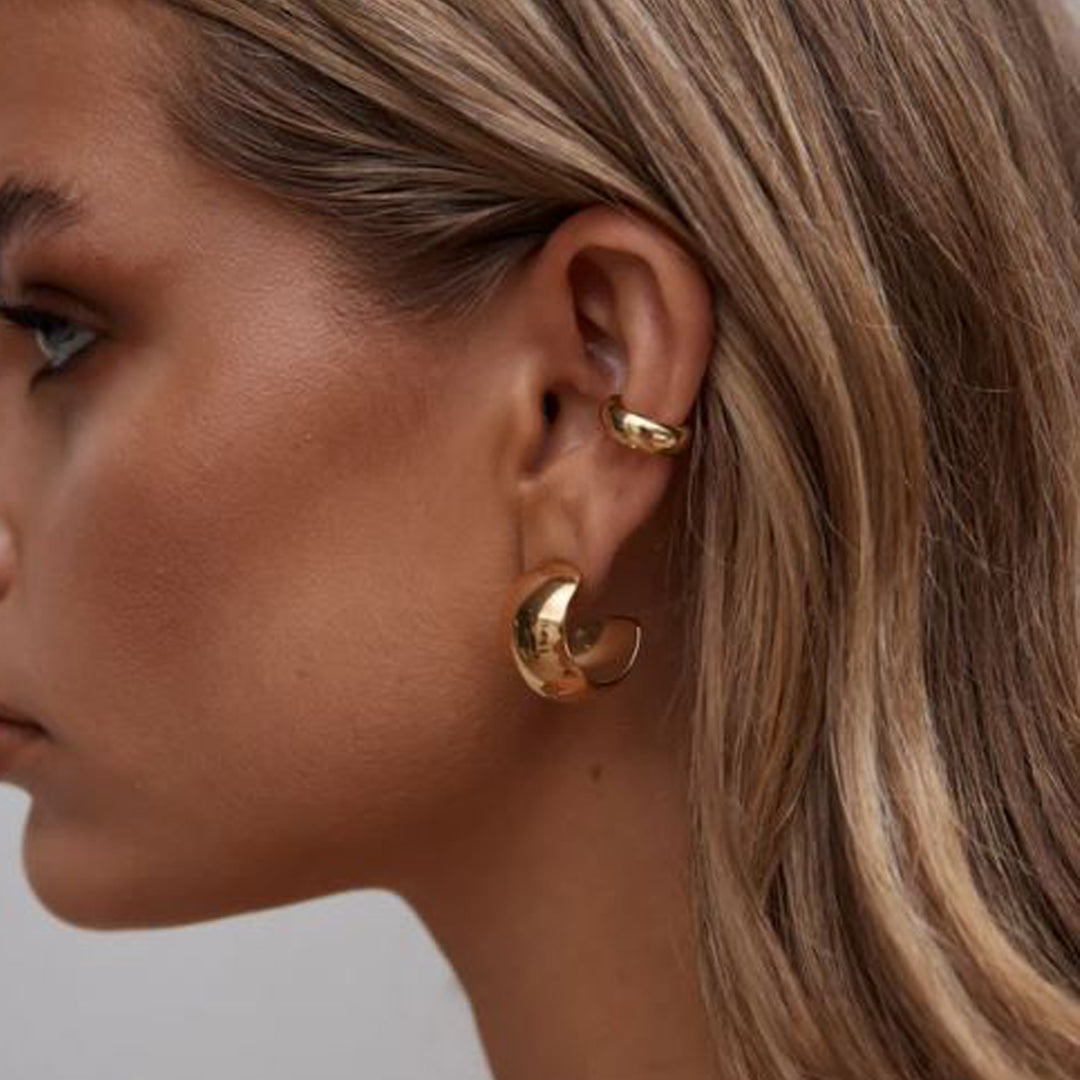 COUPE. Gold Wide Hoop Earrings