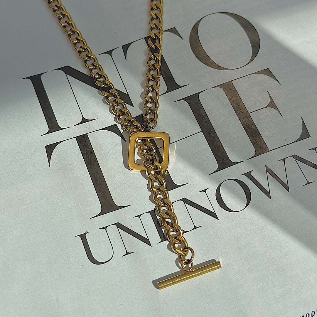 CEASER. Gold T Bar Toggle Necklace