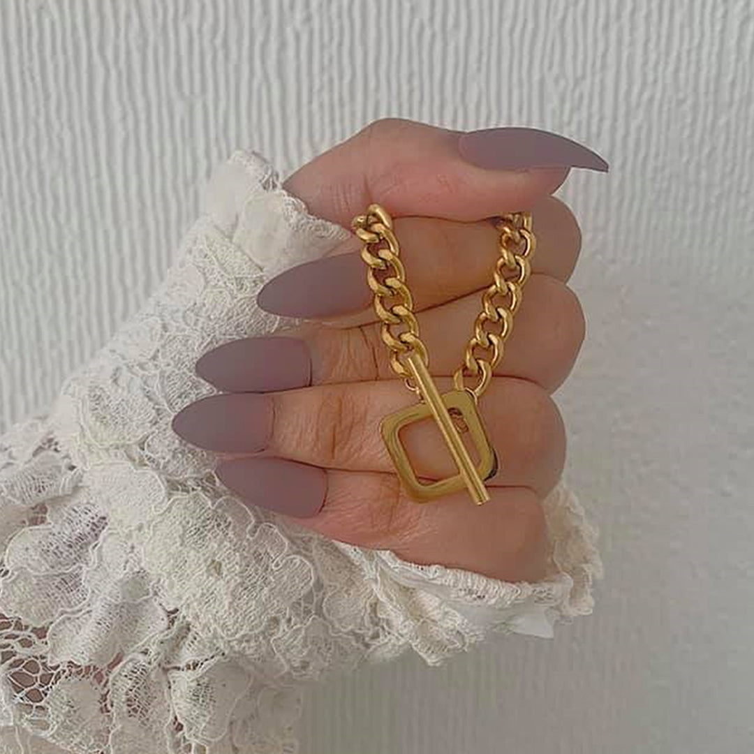 CEASER. Gold T Bar Toggle Necklace