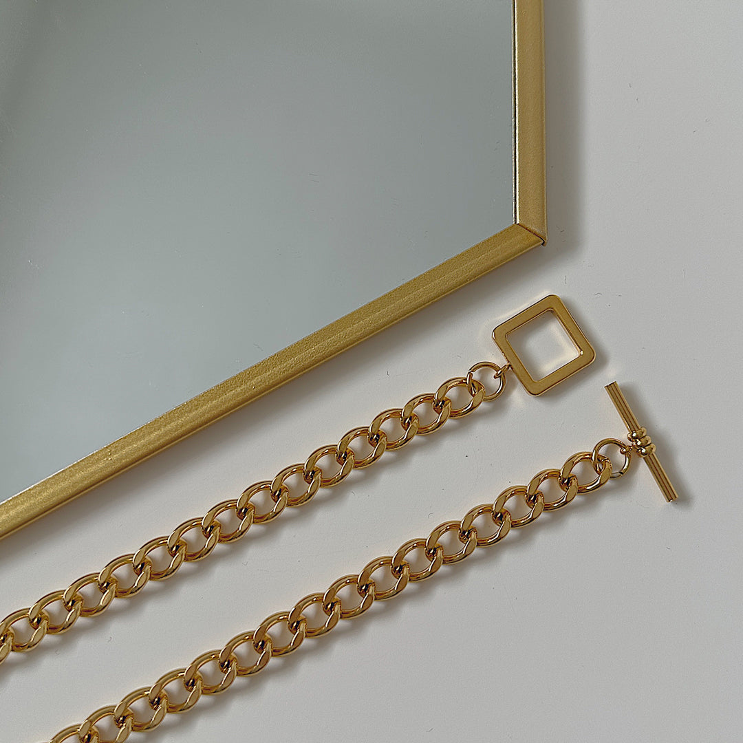 CEASER. Gold T Bar Bracelet