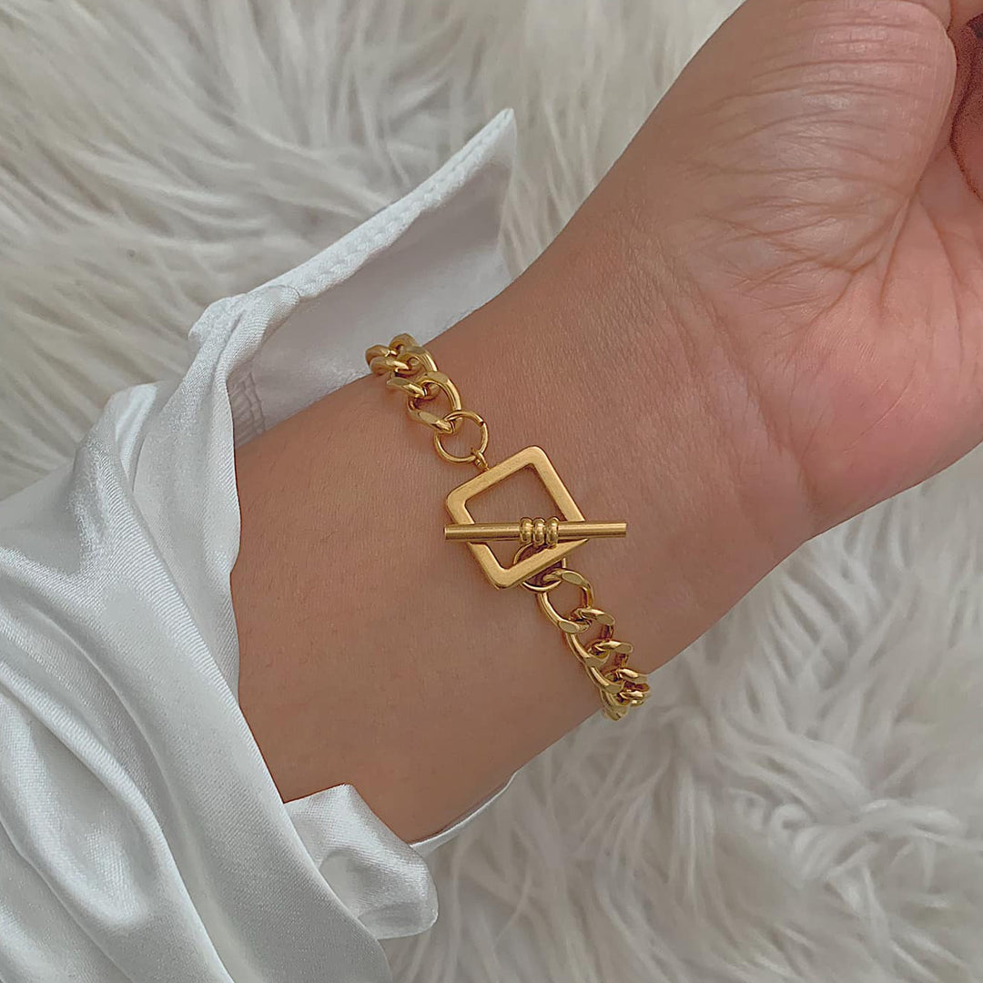 CEASER. Gold T Bar Bracelet