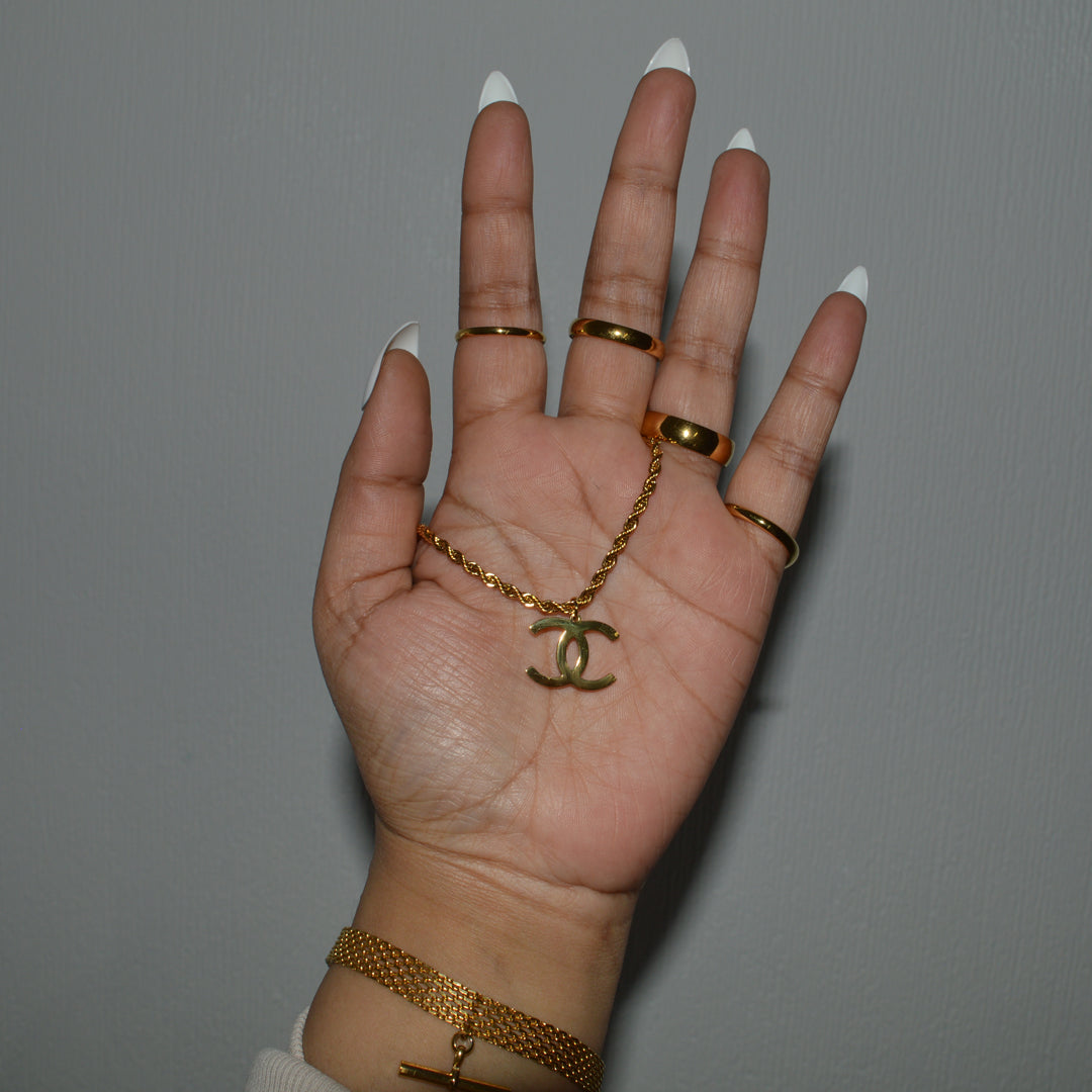 CHANEL CLASSIC. Reworked Gold CC Pendant Necklace IMPERFECT