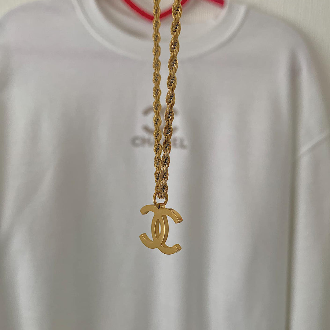 CHANEL CLASSIC. Reworked Gold CC Pendant Necklace IMPERFECT