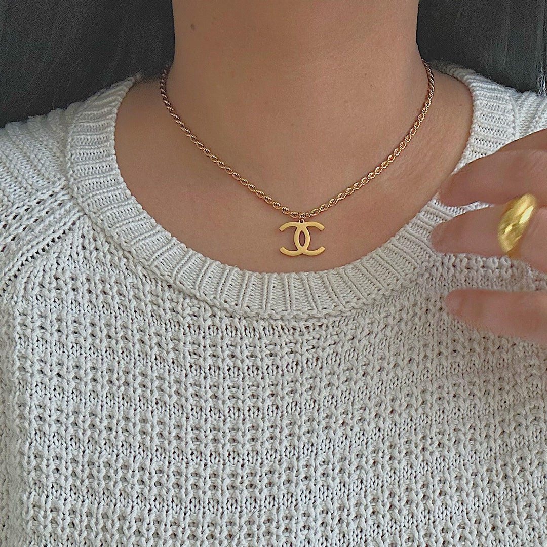 CHANEL CLASSIC. Reworked Gold CC Pendant Necklace IMPERFECT