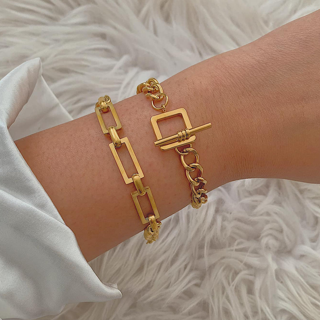 CEASER. Gold T Bar Bracelet