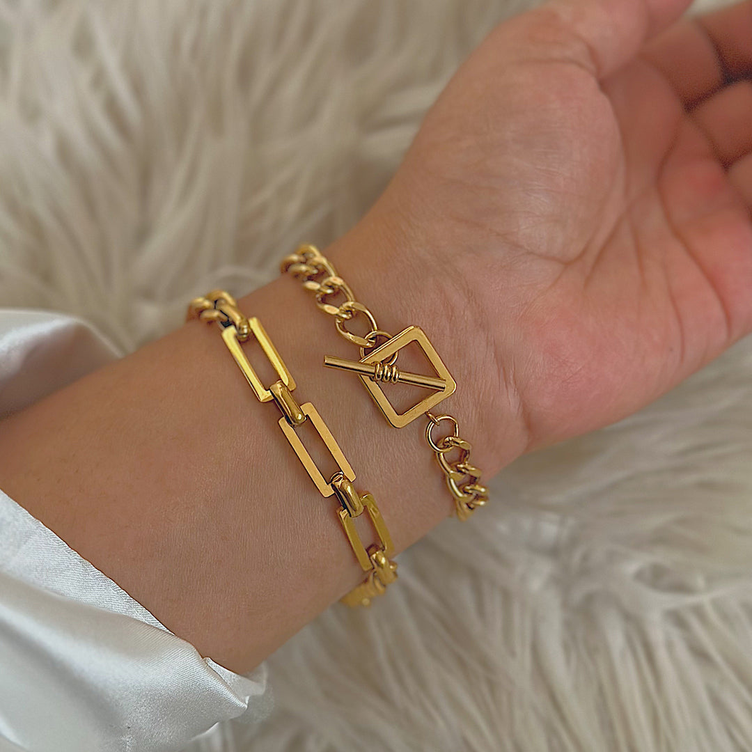 CEASER. Gold T Bar Bracelet