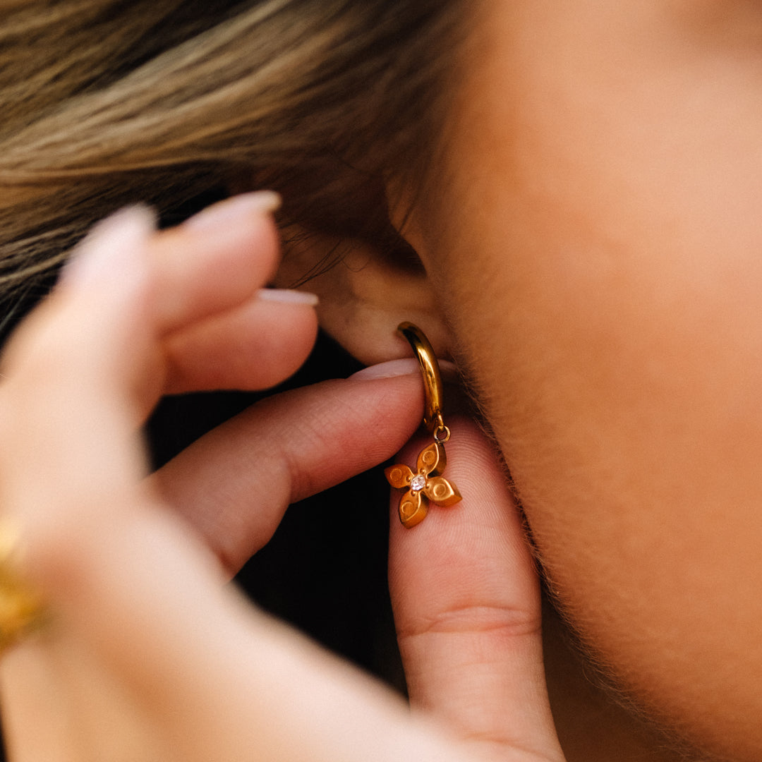 FLEUR DE CRYSTAL. Gold Crystal Clover Earrings Set IMPERFECT