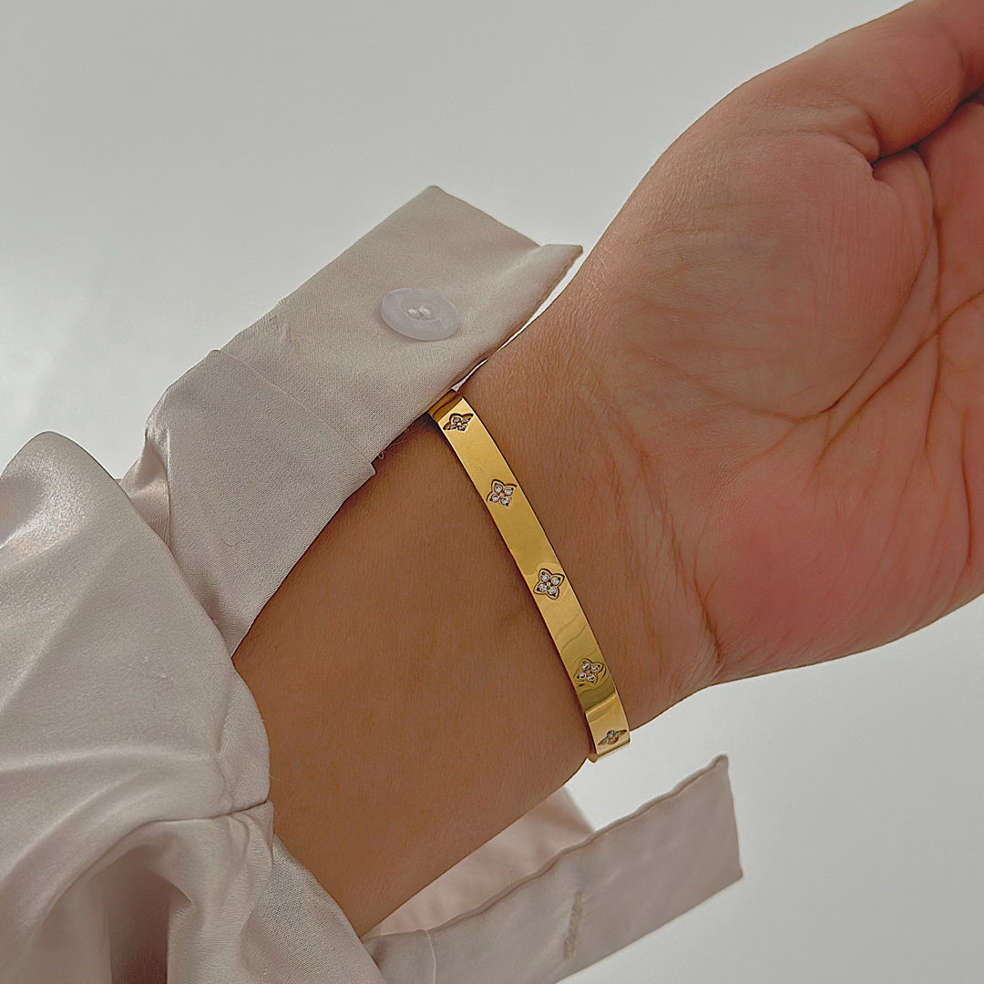 BLOSSOM. Gold Crystal Clover Bangle