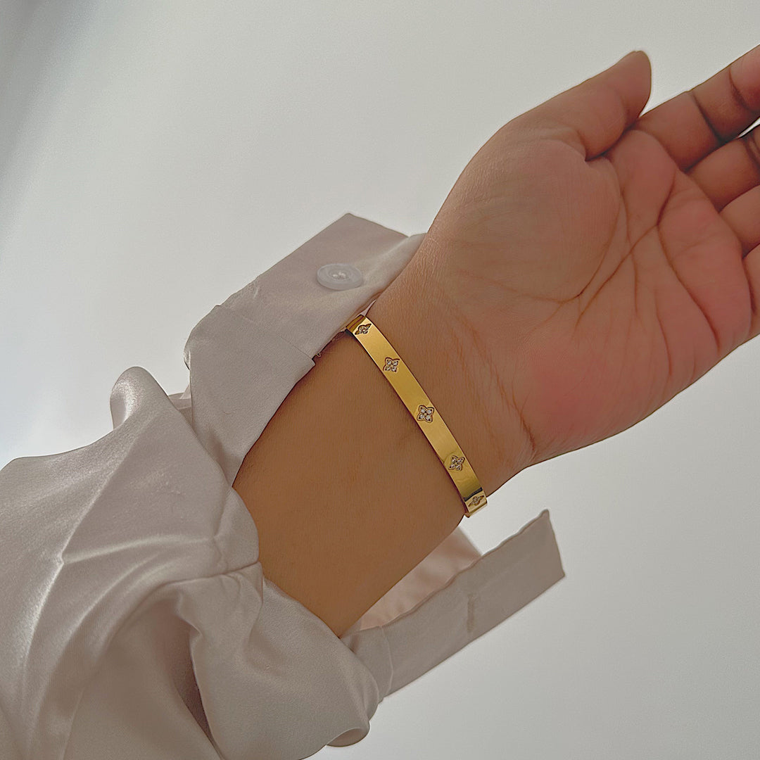 BLOSSOM. Gold Crystal Clover Bangle