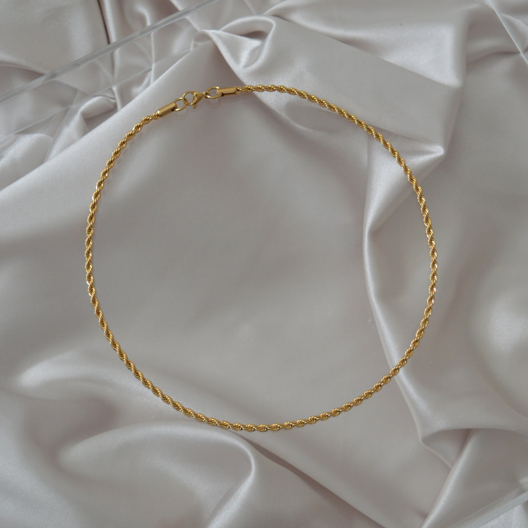 ASSISI. Dainty Gold Rope Necklace