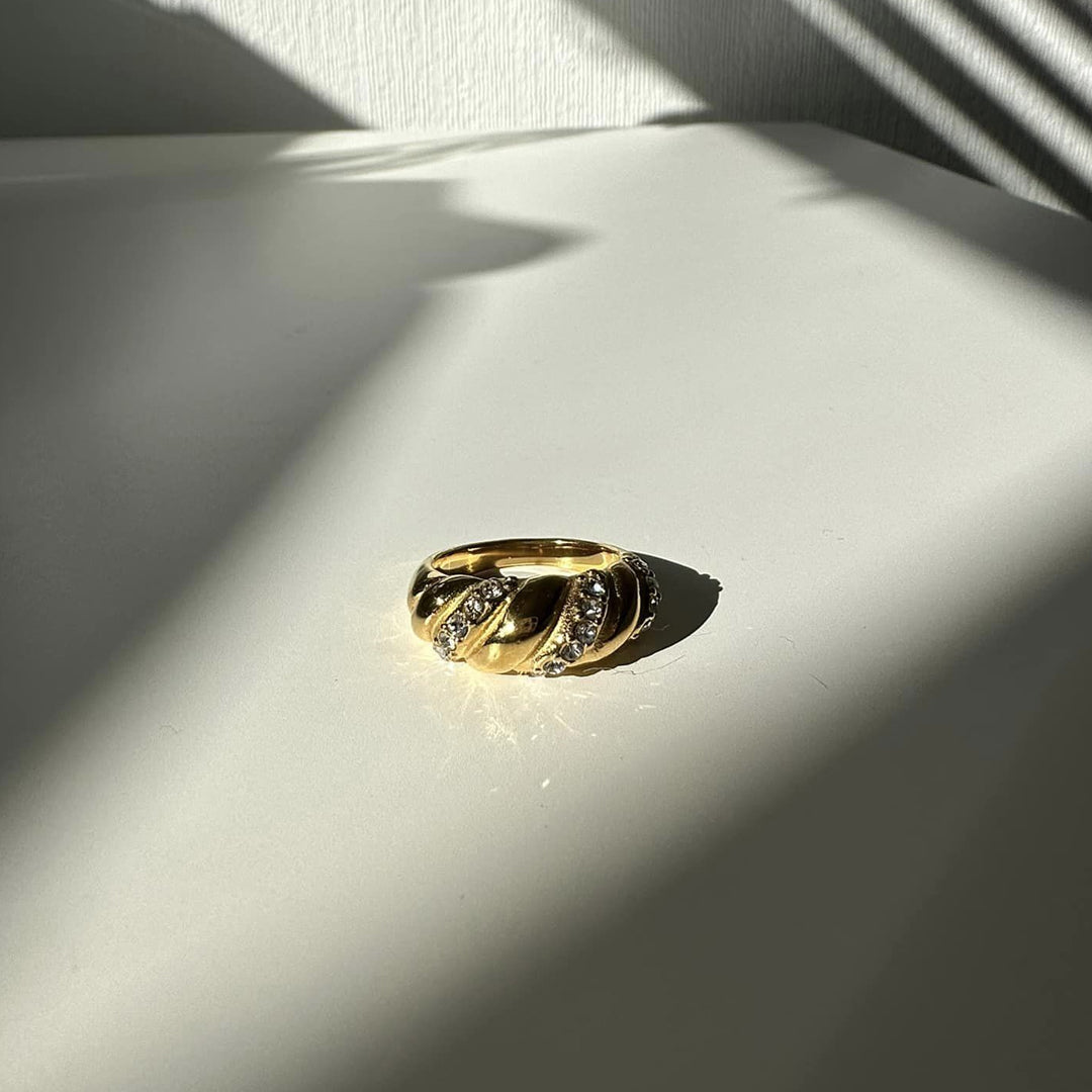 HOLLYWOOD. Crystal Croissant Ring