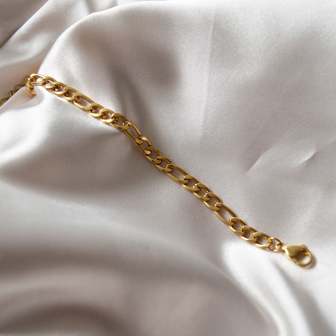 MOZART. Gold Figaro Chain Bracelet