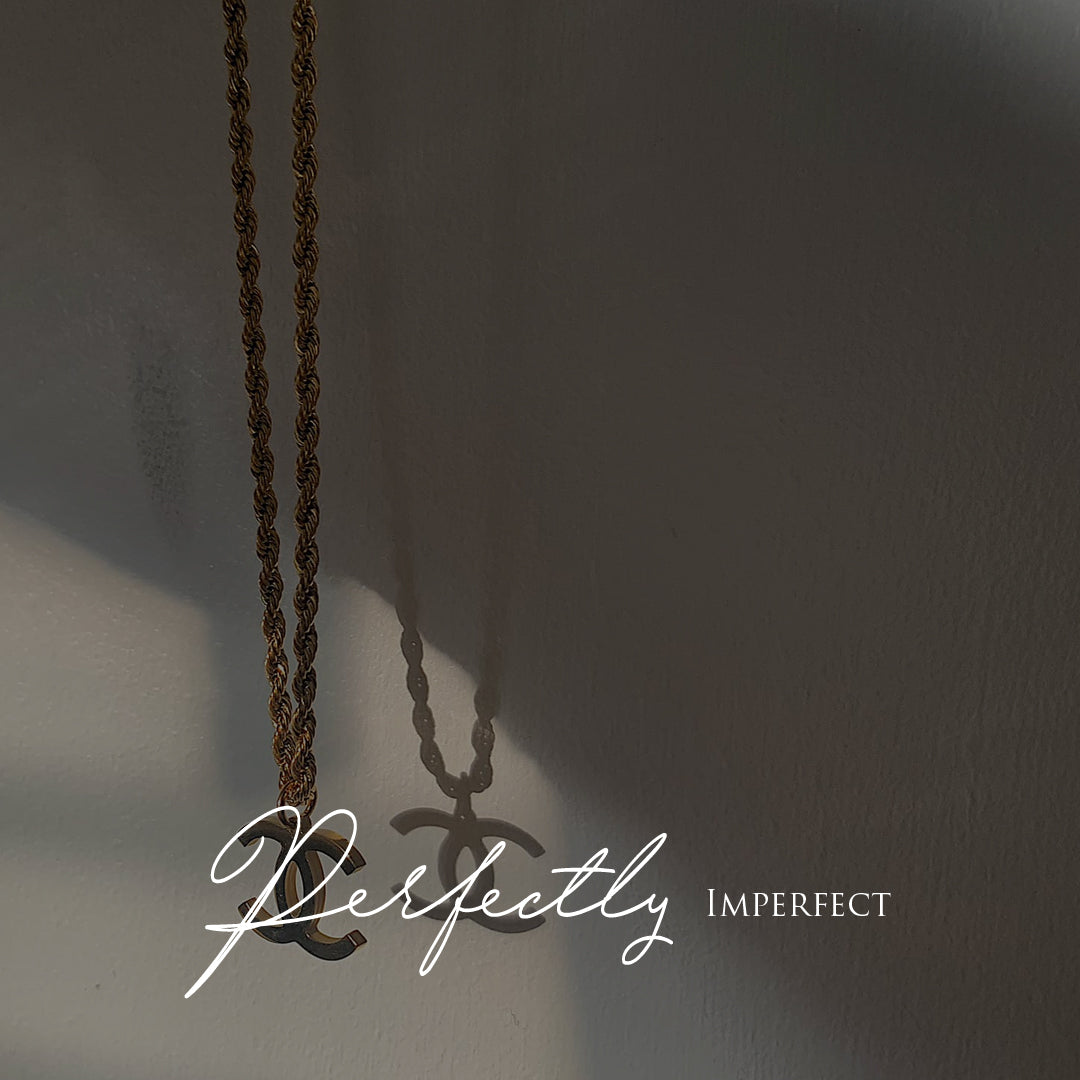 CHANEL CLASSIC. Reworked Gold CC Pendant Necklace IMPERFECT