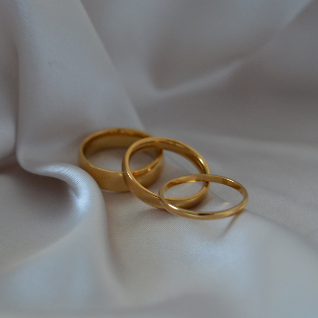 SIGNATURE. 3 x Gold Stacking Ring Set