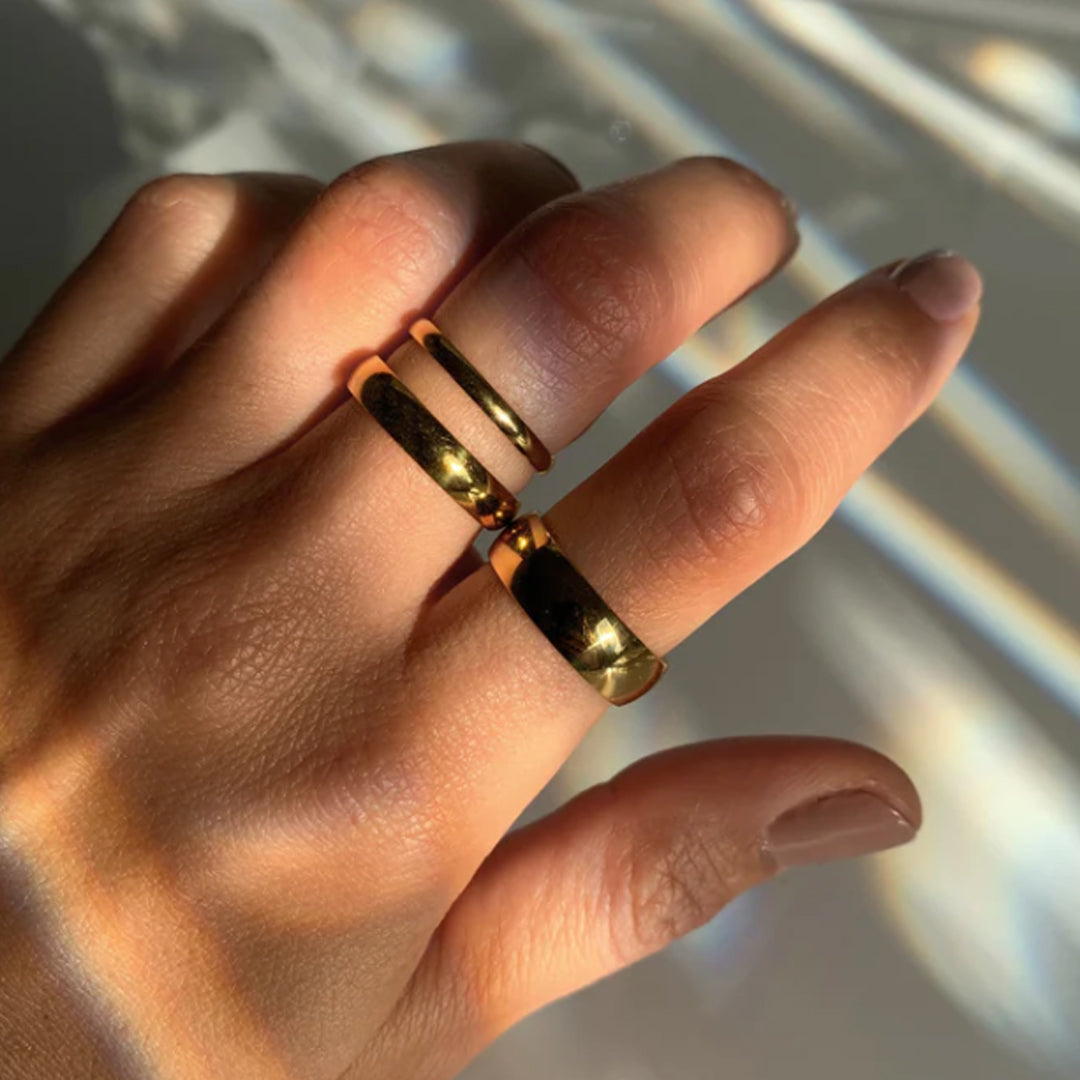 SIGNATURE. 3 x Gold Stacking Ring Set
