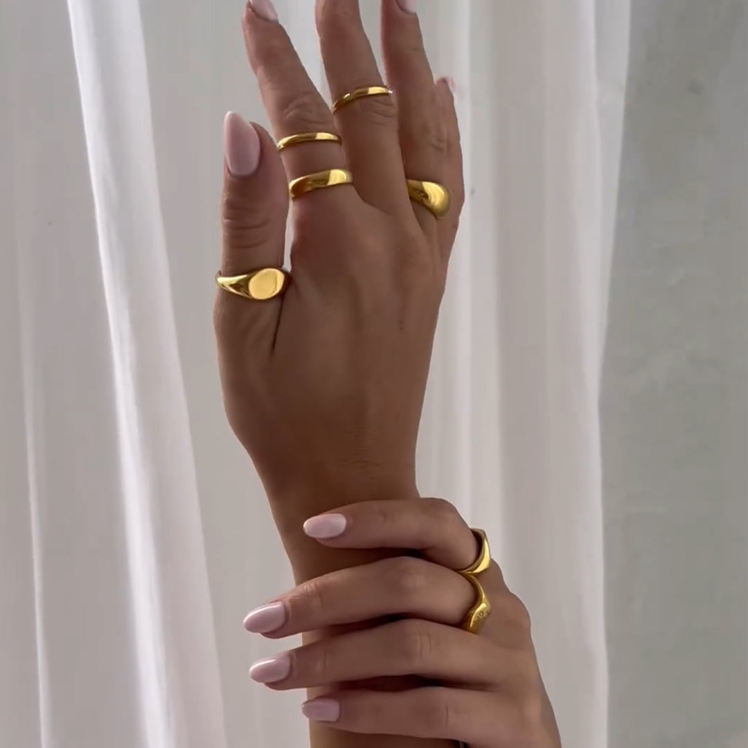 SIGNATURE. 3 x Gold Stacking Ring Set
