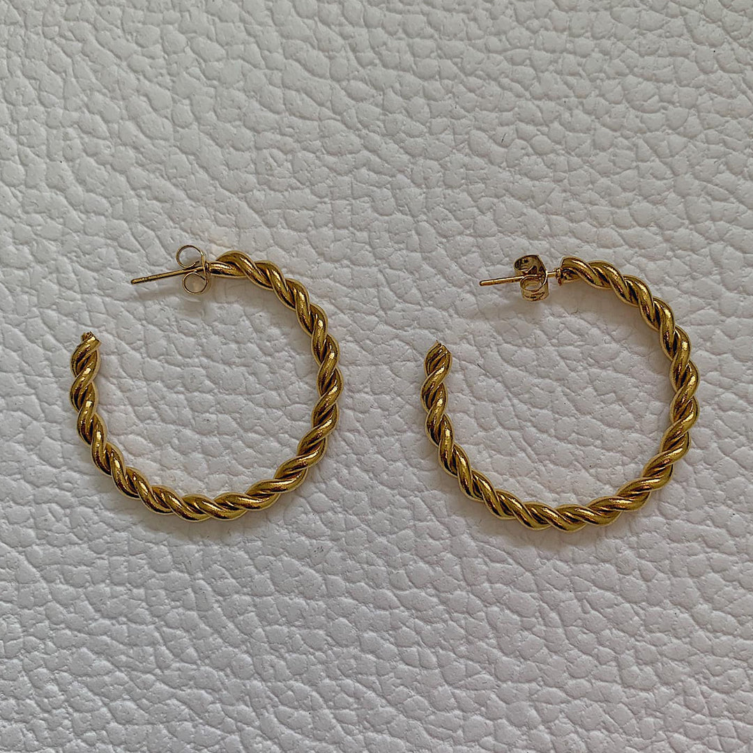 TRESSER. Gold Twist Hoop Earrings