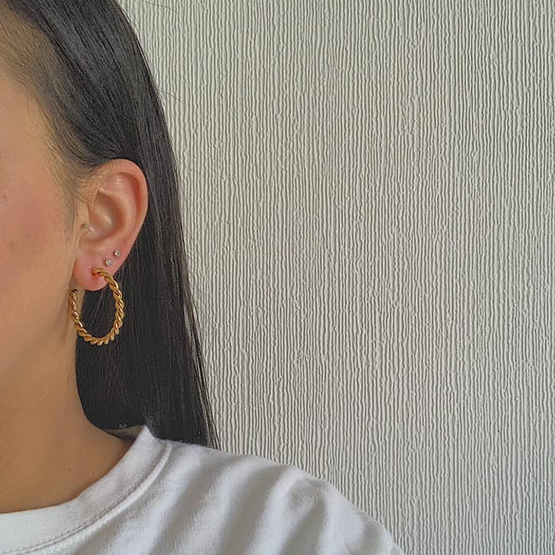 TRESSER. Gold Twist Hoop Earrings