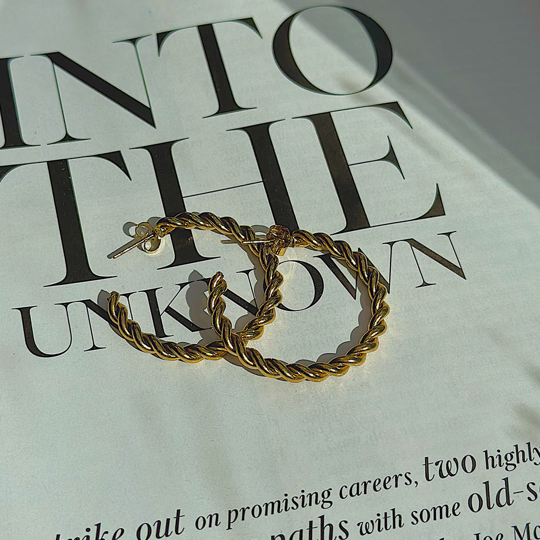 TRESSER. Gold Twist Hoop Earrings