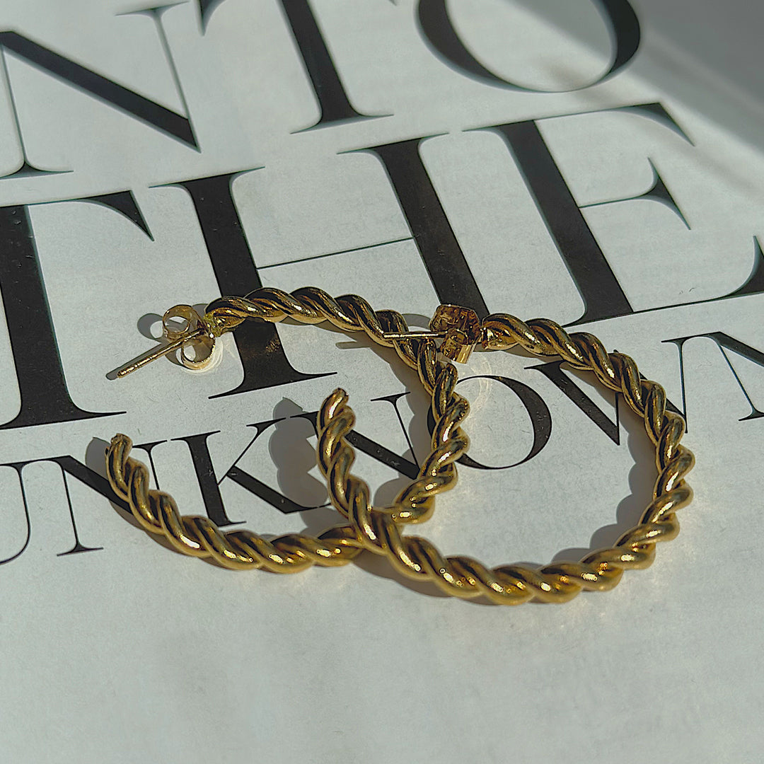 TRESSER. Gold Twist Hoop Earrings