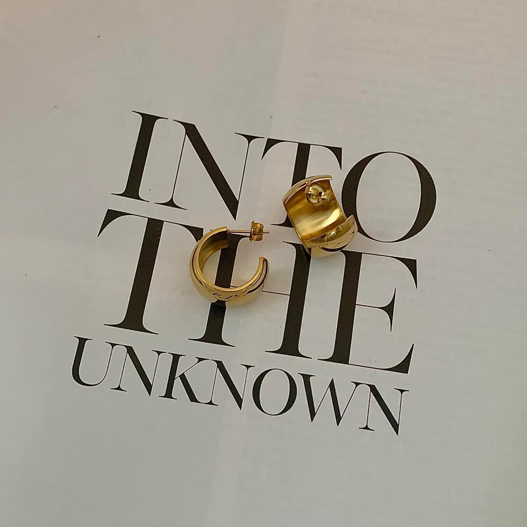 COUPE. Gold Wide Hoop Earrings