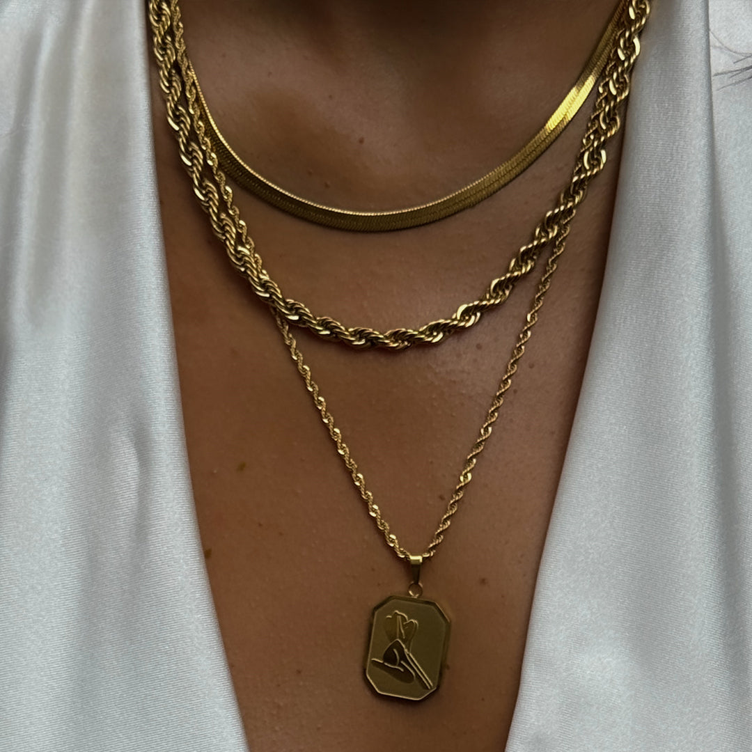 SERPENTINE ORO. Gold Snake Chain Necklace
