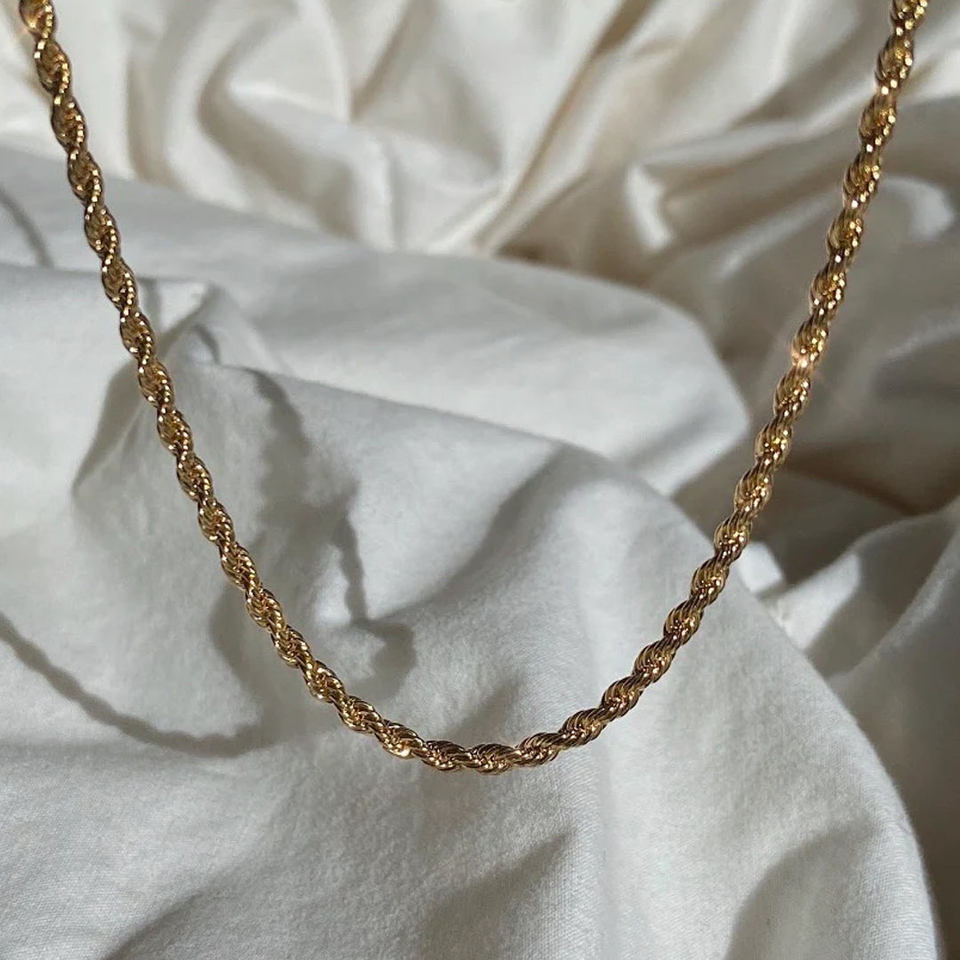 ASSISI. Dainty Gold Rope Necklace