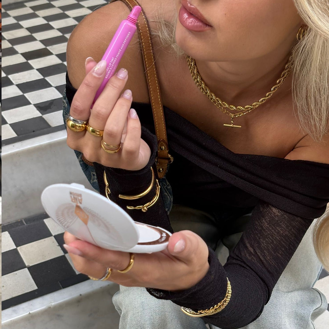 TITAN. Gold T Bar Necklace