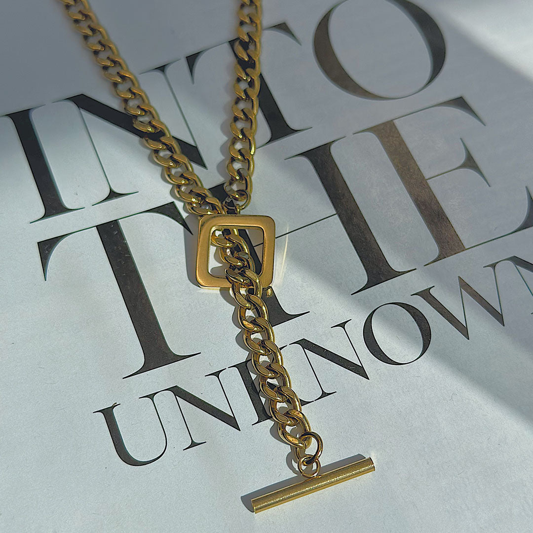 CEASER. Gold T Bar Toggle Necklace