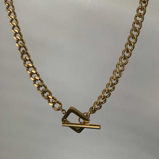 CEASER. Gold T Bar Toggle Necklace