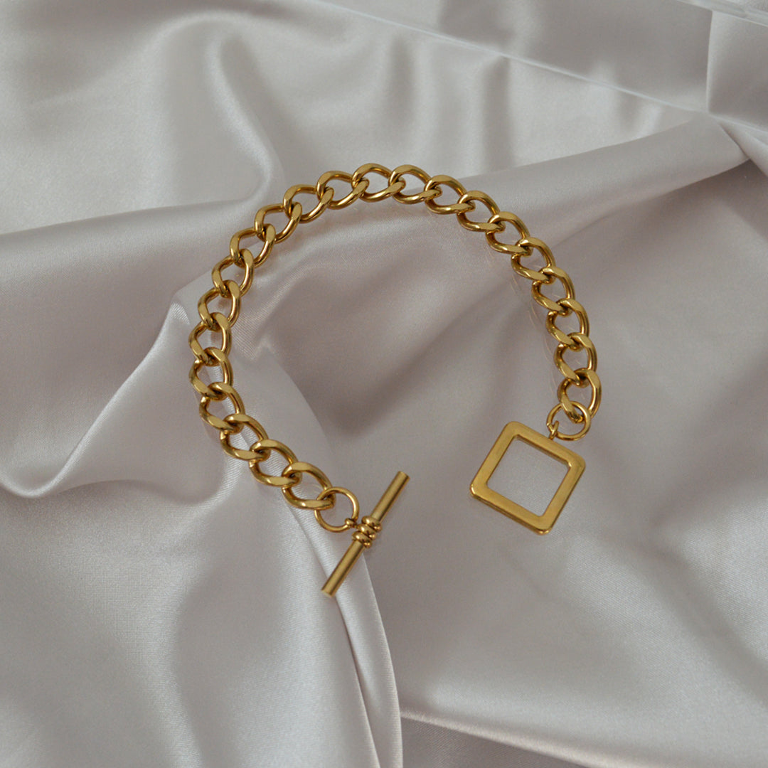 CEASER. Gold T Bar Bracelet