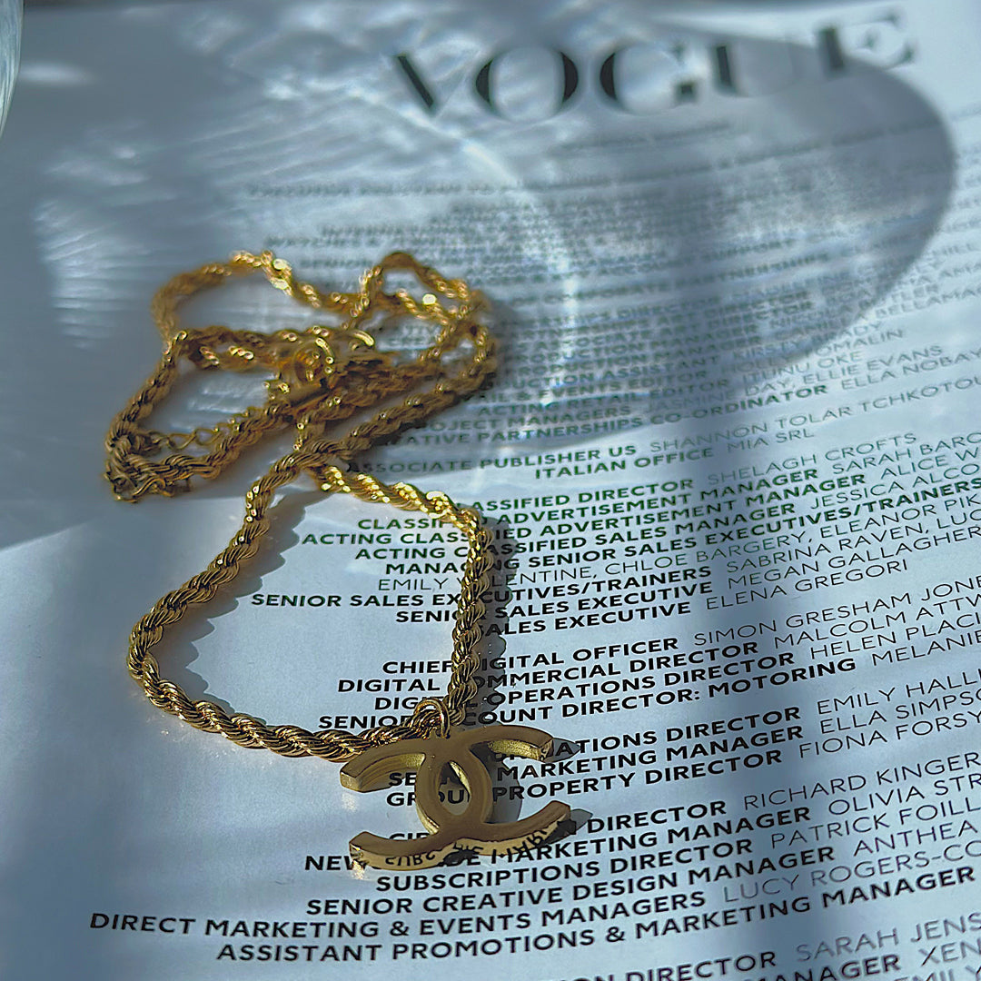 CHANEL CLASSIC. Reworked Gold CC Pendant Necklace IMPERFECT