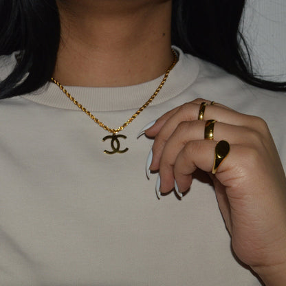 CHANEL CLASSIC. Reworked Gold CC Pendant Necklace IMPERFECT