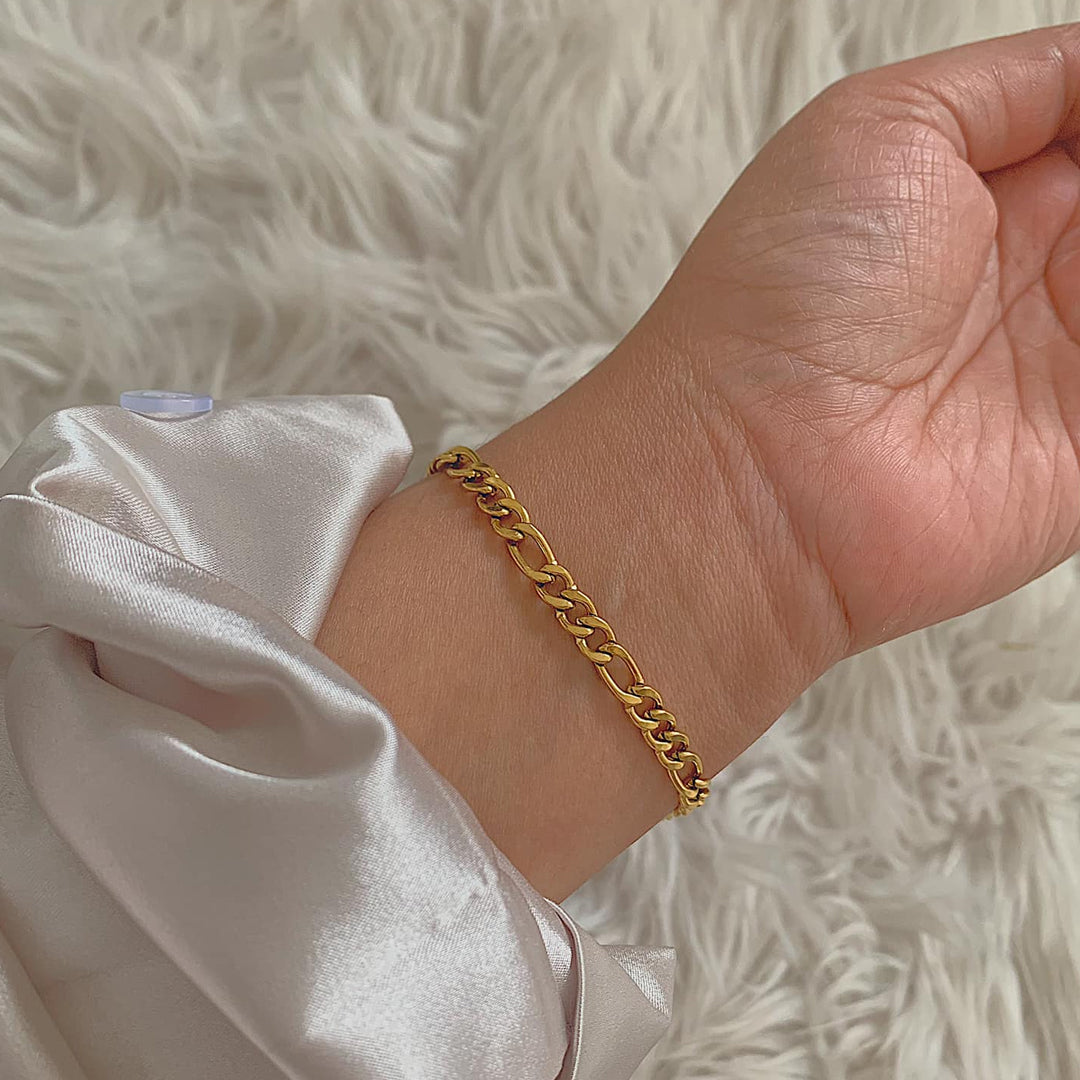 HAMLET. Gold Figaro Chain Bracelet Set