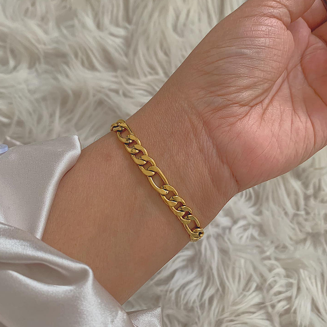 HAMLET. Gold Figaro Chain Bracelet Set