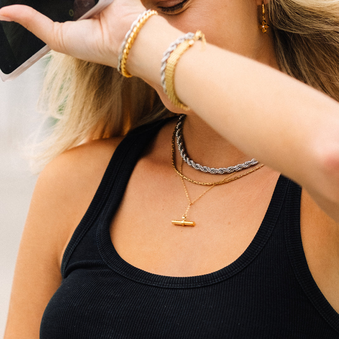 ELYSIAN. Gold Drop T Bar Necklace