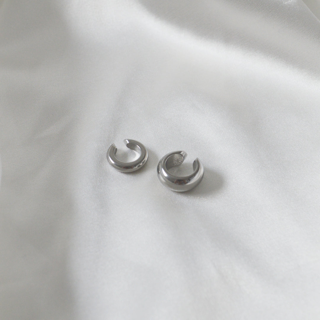 D'OREILLE. Silver Chunky Cuff Earring Set