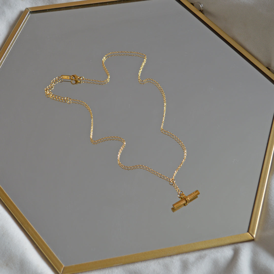 ELYSIAN. Gold Drop T Bar Necklace