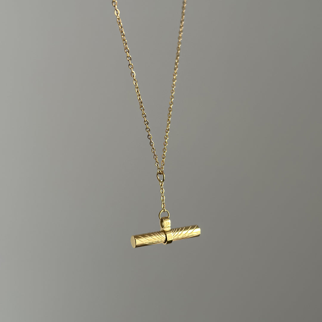 ELYSIAN. Gold Drop T Bar Necklace
