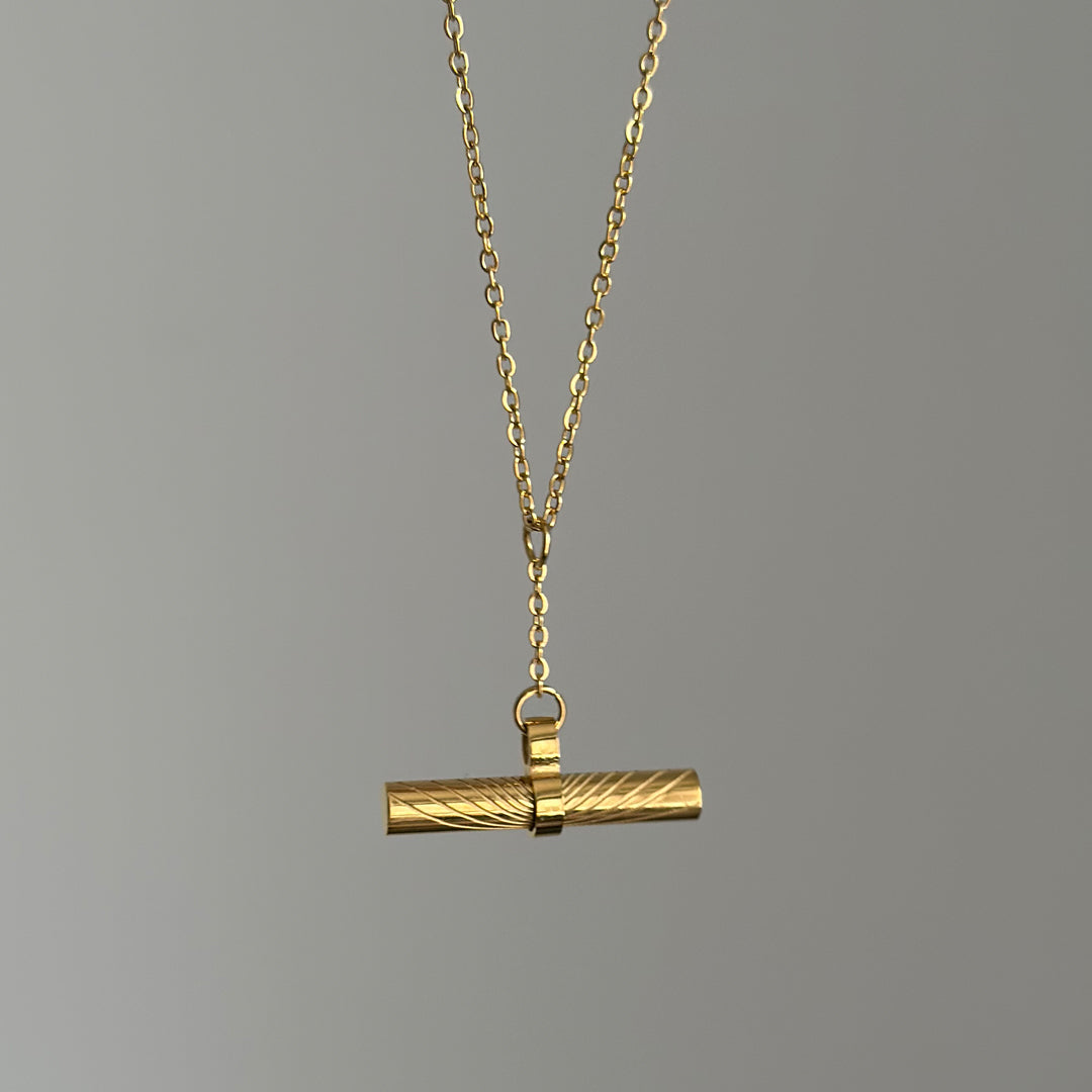 ELYSIAN. Gold Drop T Bar Necklace