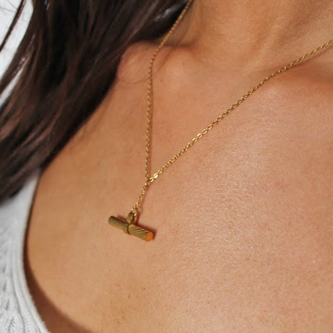 ELYSIAN. Gold Drop T Bar Necklace