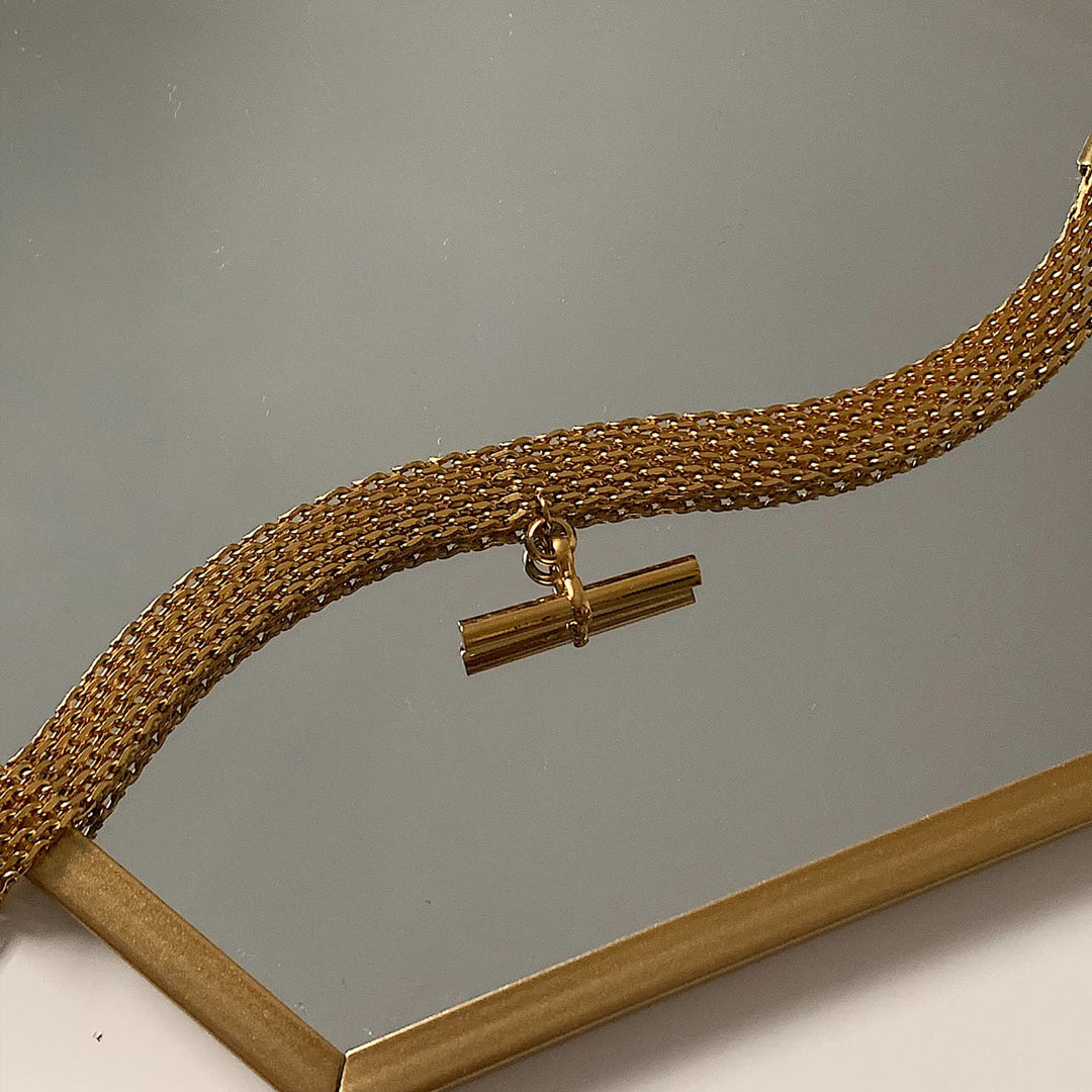 EMIRATI. Gold T-Bar Mesh Chain Necklace