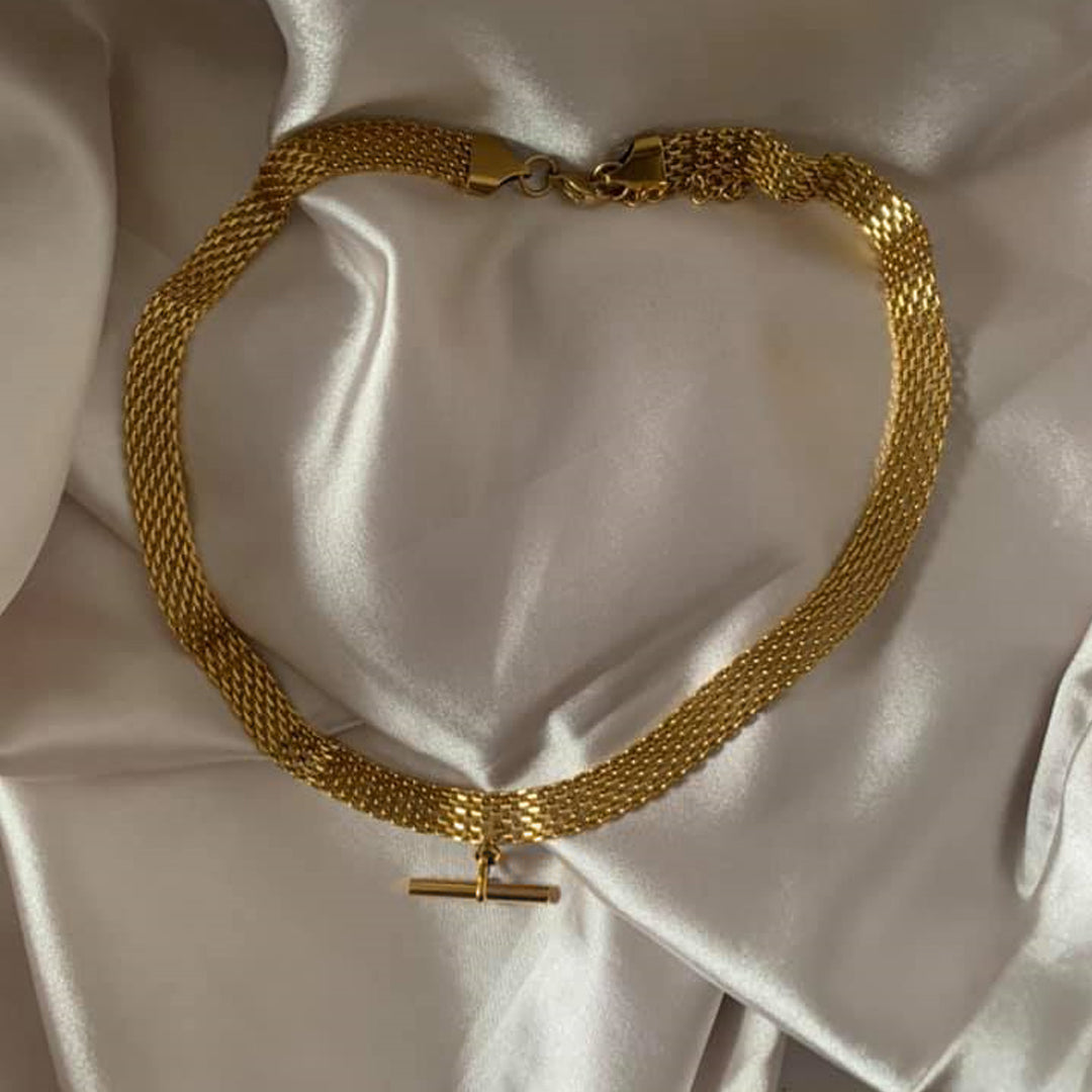EMIRATI. Gold T-Bar Mesh Chain Necklace
