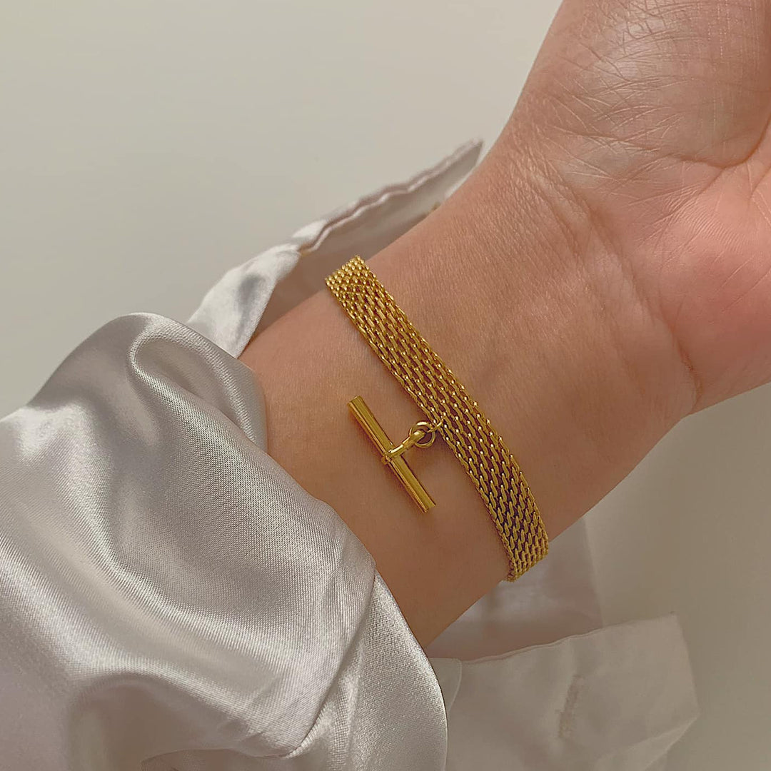 EMIRATI. Gold T Bar Bracelet