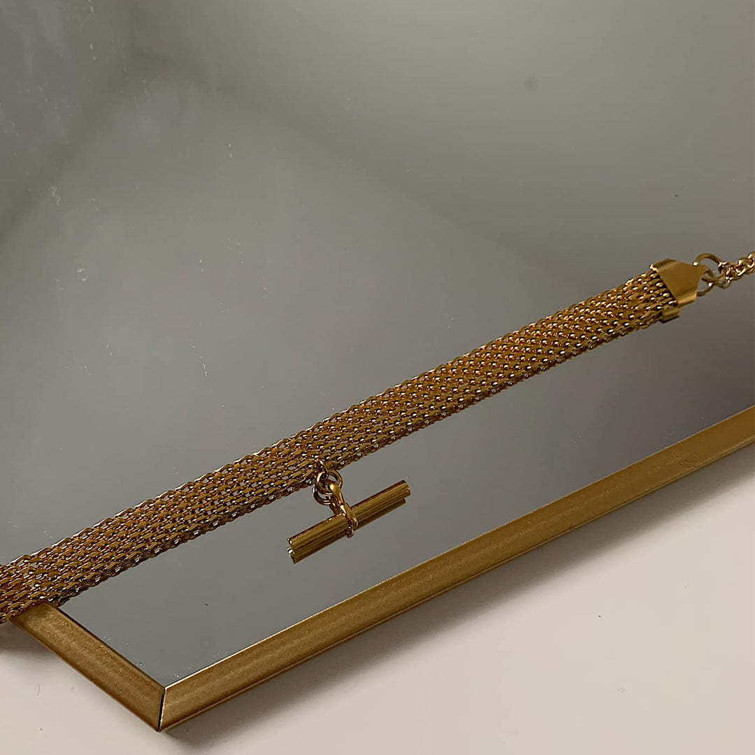 EMIRATI. Gold T Bar Bracelet