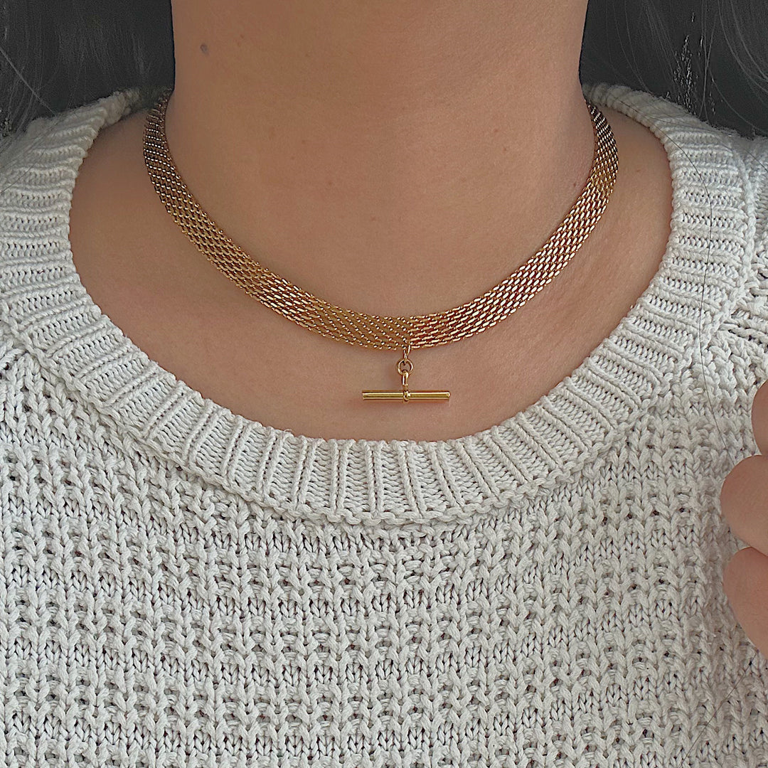 EMIRATI. Gold T-Bar Mesh Chain Necklace