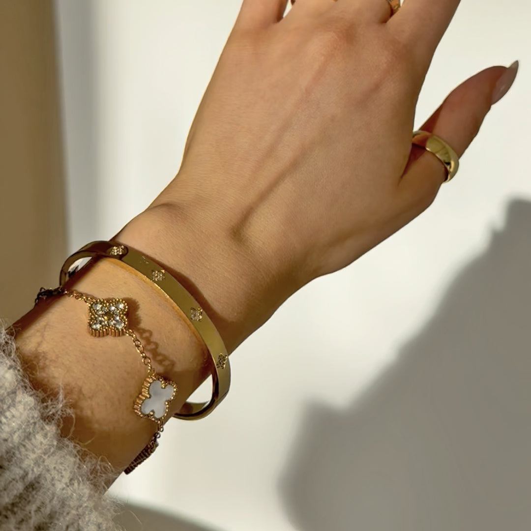 EMPRESS. White Crystal Gold Clover Bracelet