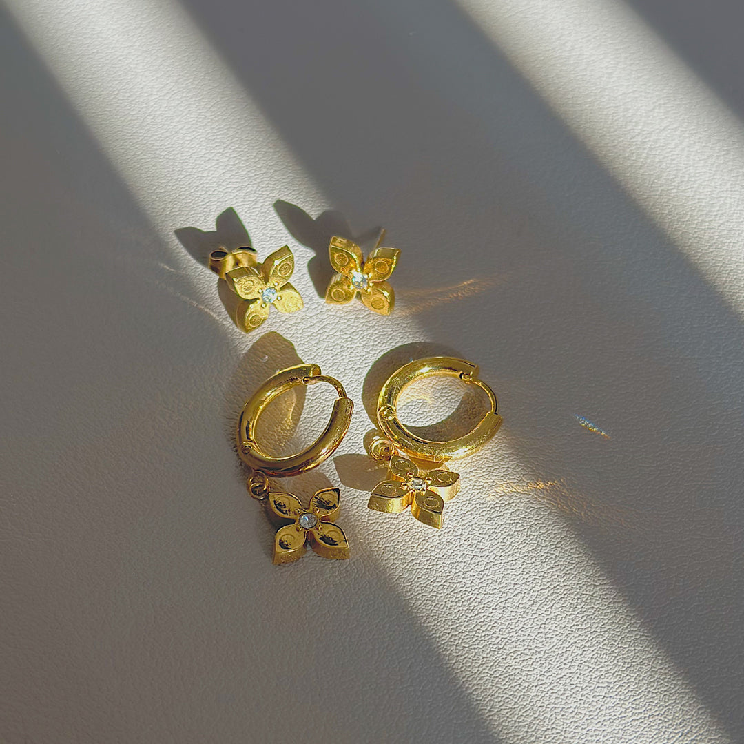 FLEUR DE CRYSTAL. Gold Crystal Clover Earrings Set
