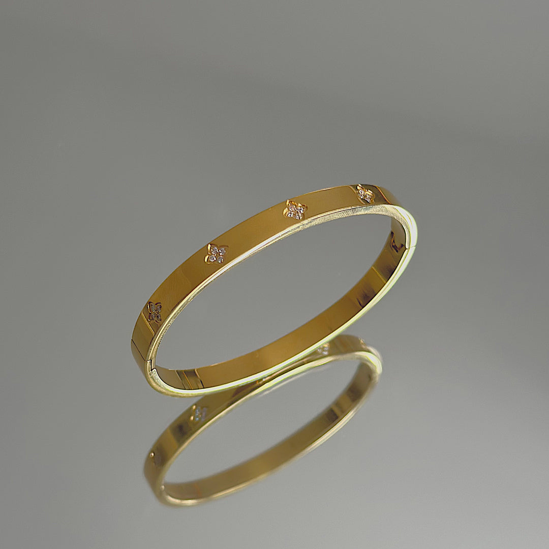 BLOSSOM. Gold Crystal Clover Bangle