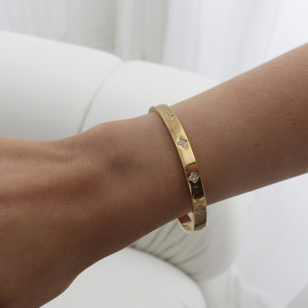 BLOSSOM. Gold Crystal Clover Bangle